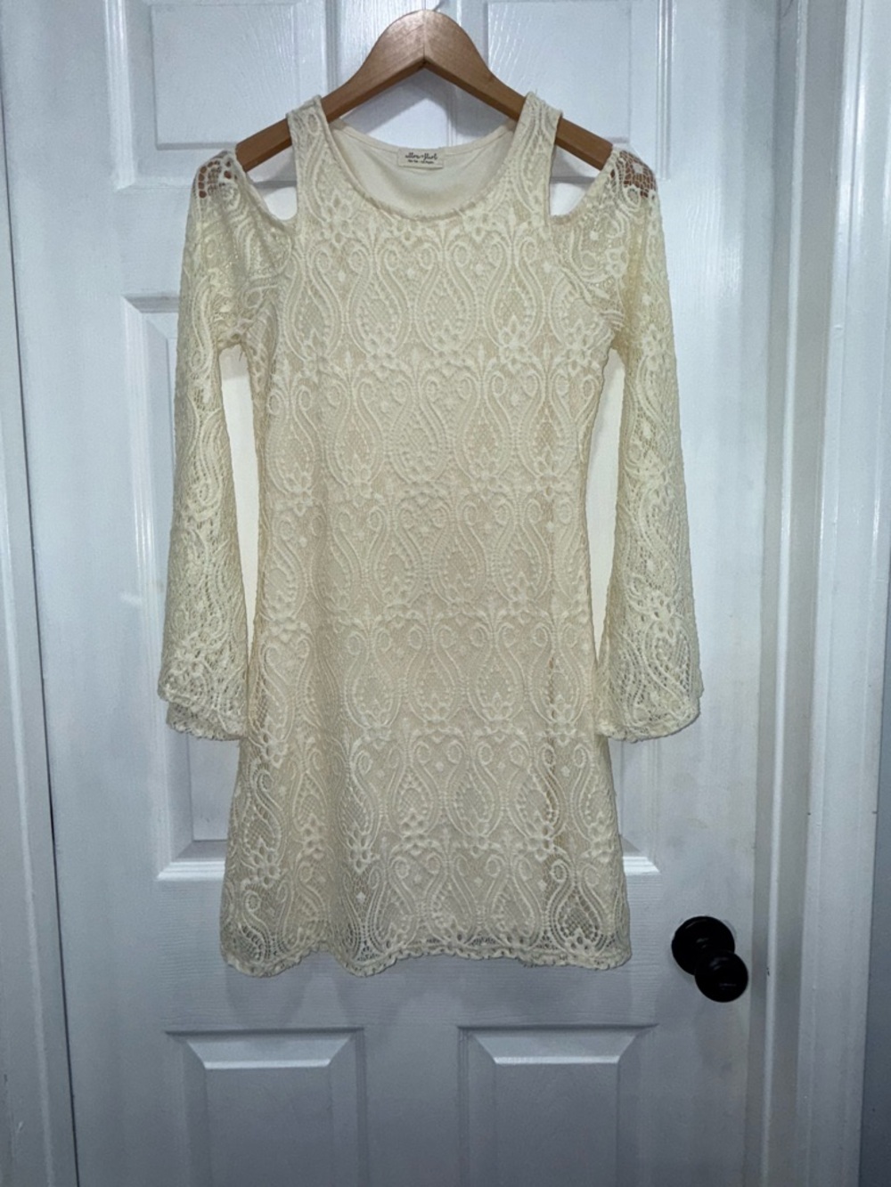 Women's Cream Lace Cold-Shoulder Dress